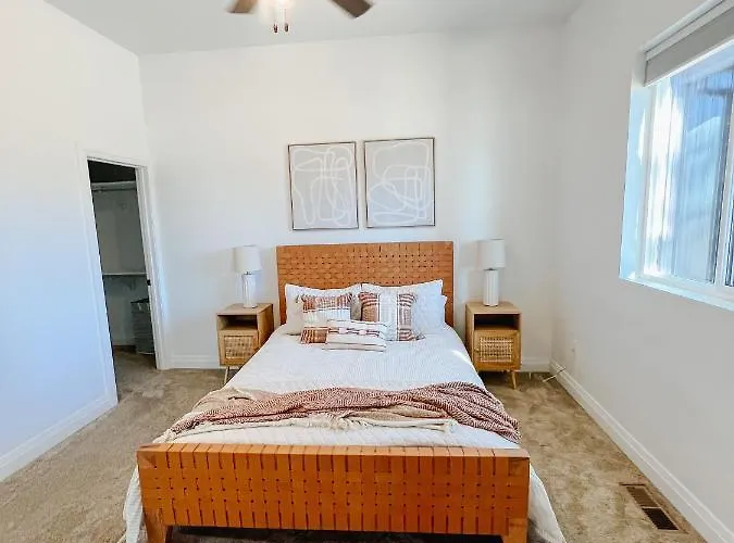 Luxury Modern Family Vacation- Bison Ridge Retreat *