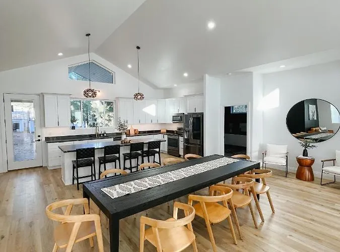 Luxury Modern Family Vacation- Bison Ridge Retreat Ferienhaus *